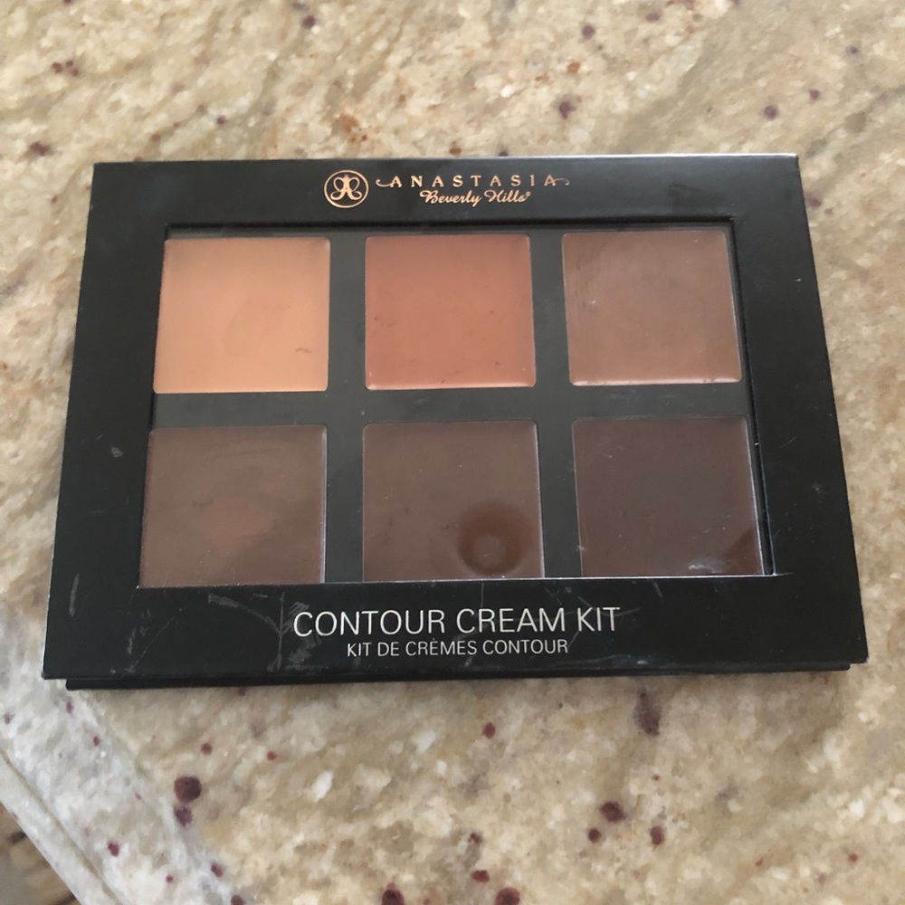 NEVER USED . Swatched once . SHADE: deep